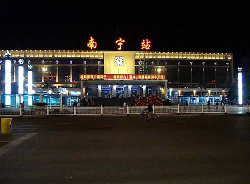 南宁火车站推出打折火车票助力旅客春游