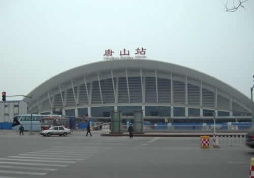 6月2日唐山火车站加开往返津秦高铁